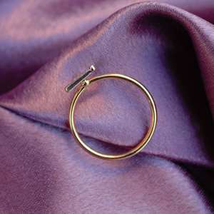 Anillo de Compromiso Unisex con Circonita Cúbica de Dos Tonos y Engaste Pavé en Forma de Triángulo, Nuevo y Moderno, Plata de Ley 925, para Fiestas - Product Image 5