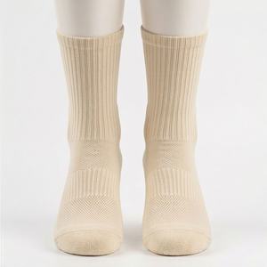 Chaussettes de compression athlétiques pour hommes, course à pied, entraînement, cyclisme, sports de plein air, chaussettes courtes respirantes, durables, soutien, couleur personnalisée - Product Image 1