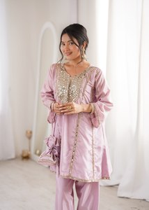 Ensemble Kurti en tissu Ho exclusif avec dentelle miroir, manches cloche, col en V, pantalon intérieur en coton, taille élastique, tenue ethnique pour femme - Product Image 4