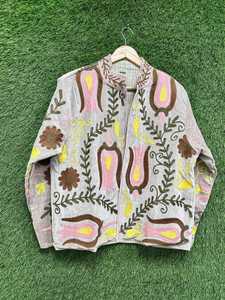 Veste Suzani en velours brodée à la main avec motifs floraux, pour femme, style bohème ethnique, manteau d'extérieur tendance, blazer d'hiver - Product Image 2