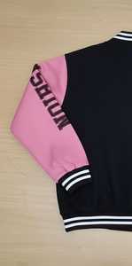 แจ็คเก็ตวาร์ซิตี้แบบมืออาชีพ - แจ็คเก็ตเลตเตอร์แมนคลาสสิกพร้อมงานปักแบบกำหนดเอง - แจ็คเก็ตเบสบอลแขนตัดสีสำหรับทุกเพศ - Product Image 3