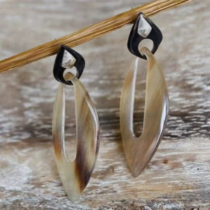 Boucles d'oreilles artisanales en corne de buffle de haute qualité, écologiques, de style antique, bijoux de mode pour femmes, en provenance d'Inde - Product Image 1