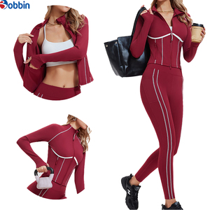 Ensembles de sport classiques pour femmes, personnalisables et très demandés, comprenant un haut et un pantalon évasé, ensembles décontractés et tendance pour femmes - Product Image 5