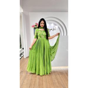 DISEÑADOR CHINON SECUENCIA DE HILO BORDADO DE SECUENCIA BATA DE TRABAJO CON DUPATTA LORO VERDE - Product Image 1