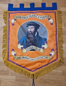 Bannière de lodge, probablement utilisée à des fins cérémonielles ou organisationnelles, avec des motifs imprimés et brodés, bannières brodées - Product Image 6