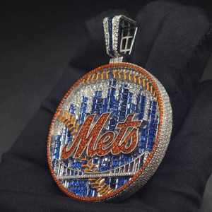 Colgante Redondo Personalizado con Forma de Béisbol, Joyería de Moissanita, Plata 925 Chapada en Oro, Colgante con Incrustaciones para Hombre y Mujer - Product Image 2
