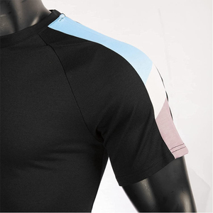 Ensemble d'été pour homme au design minimaliste, tenue décontractée avec empiècements contrastants - Product Image 6