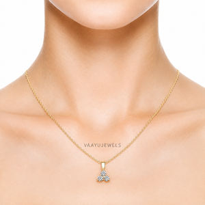 Pendentif de fiançailles luxueux à trois pierres rondes en diamant de laboratoire, en or 10K/14K/18K et argent 925/935 plaqué rhodium - Product Image 4