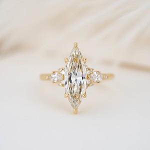 Anillo de Compromiso de Lujo con Diamante Cultivado en Laboratorio de Corte Marquesa de 2.00 Ct E/VVS2, Oro Amarillo de 10K, 14K, 18K, Anillo de Novia Vintage, Anillo de Boda Personalizado - Product Image 1