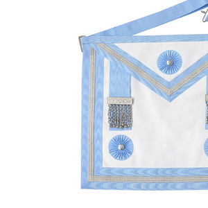 Tablier de Cérémonie Brodé Personnalisé avec Pompons Dorés et Bordure en Dentelle Bleue – Régalia de Luxe Premium, Formes et Tailles Personnalisables - Product Image 2