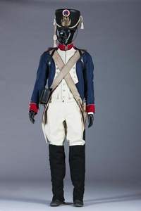 Reproduction d'un manteau ou d'un habit d'infanterie française napoléonienne, en laine bleu marine avec garnitures blanches et rouges et boutons en laiton. - Product Image 2