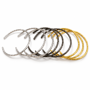 Brazalete de Latón con Diseño de Corazón Grabado 'Te Amo Mamá', Acabado en Pátina de Cobre Antiguo, Proveedor de Joyería al por Mayor - Product Image 2