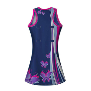 Ensemble de tenue de tennis pour femmes avec contraste de couleurs, t-shirt à col en V et jupe plissée - Product Image 2