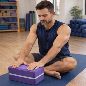 Bloc de yoga en EVA recyclé écologique avec bord chanfreiné et logo gravé au laser pour une utilisation universelle - Product Image 1