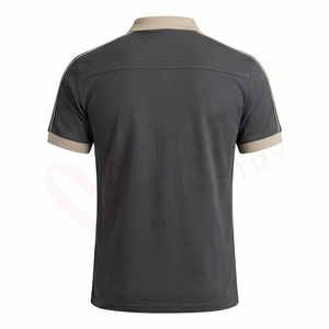 Polo à manches courtes gris foncé pour homme avec col zippé et bordure beige, design tricoté décontracté, coupe classique, couleur unie - Product Image 2