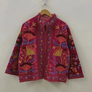 Manteau d'hiver bohème fait main, veste en velours brodée de fleurs Suzani, coupe-vent, tricoté, en coton, broderie florale Suzani - Product Image 1