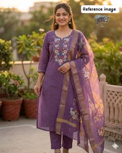 Colección de Kurti-Pantalón de Muselina de Primera Calidad con Detalles Hechos a Mano y Dupatta con Estampado Digital, Proveedor de Surat - Product Image 6