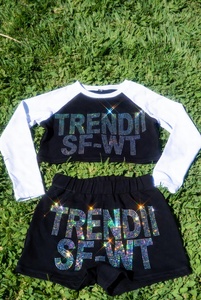 ชุดเซ็ตเสื้อครอปแขนยาวสีดำขาว 2 ชิ้นสำหรับผู้หญิง Trendii ผ้าฝ้าย 100% ระบายอากาศได้ดี ความยาวเหนือเข่า เหมาะสำหรับฤดูใบไม้ผลิและฤดูร้อน สไตล์ลำลอง - Product Image 3