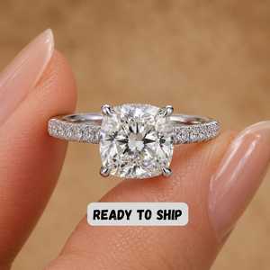 Bague Halo Classique en Diamant Taille Coussin 1,01 Carat Certifié IGI, Or Blanc 10K, Diamant de Laboratoire, Cadeau d'Anniversaire pour Elle - Product Image 1