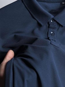 Polo de poliéster y algodón con corte ajustado, características de ventilación avanzadas, tela absorbente de sudor y calidad textil de alta densidad - Product Image 3