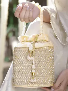 Sac Potli Rectangulaire en Soie Fait Main avec Perles et Fermeture à Cordon à Pompon pour Décoration de Mariage - Product Image 1