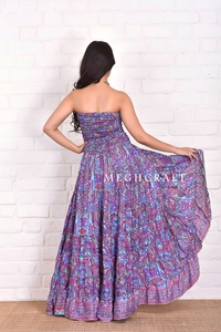 Robe longue bohème en soie à épaules dénudées et coupe asymétrique pour femme – Élégante, décontractée, idéale pour les soirées, respirante et légère – Vente en gros, export Inde - Product Image 5