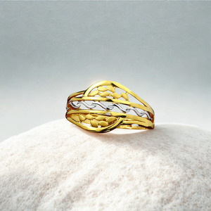 แหวนทองลายคลื่นสองสี |   ดีไซน์ทันสมัย น้ำหนัก 2.080 กรัม สำหรับสุภาพสตรี |   เครื่องประดับสำหรับสวมใส่ในชีวิตประจำวันแบบทันสมัย - Product Image 3