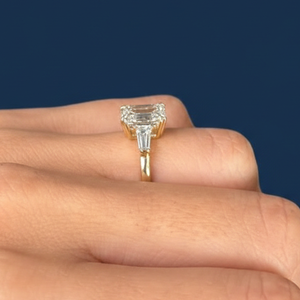 Anillo de Diamante con Certificado IGI, Corte Esmeralda de 2.20ct, Anillo de Compromiso de Oro Blanco con Diamante Cultivado en Laboratorio, VVS2 F - Product Image 5