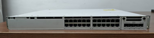 Commutateur Ethernet Cisco Catalyst C9300-24T, 24 ports d'accès RJ-45 10/100/1000, module de liaison montante 4x1GE, double alimentation pour usage industriel - Product Image 1