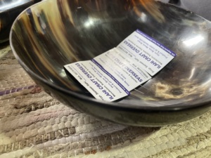 Bol à salade en corne de buffle de style américain, léger, poli à la main, écologique, jetable et compatible lave-vaisselle de ILAHI - Product Image 4