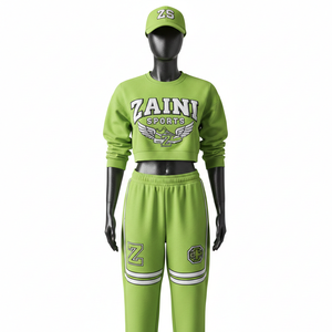 Conjunto de mujer de alta calidad: top corto de felpa de algodón y poliéster de 240 GSM y pantalón deportivo verde lima con logo de chenilla cosido. - Product Image 6