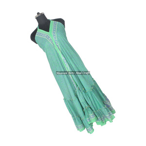 Robe de soirée élégante sans manches en soie vintage bohème pour femme, style sari indien, confectionnée par des designers - Product Image 1