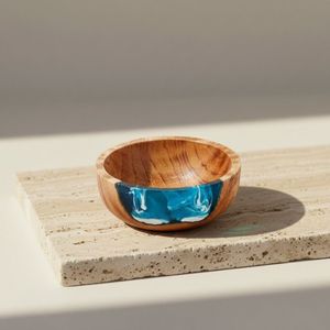 Tazón Artesanal Ecológico de Madera y Resina con Incrustaciones de Epoxi de Lujo, Diseño Flor de Medianoche - Product Image 1