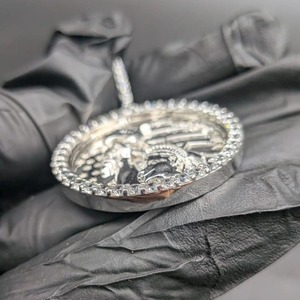 Pendentif de luxe en argent 925 avec bordure en diamants, motif Statue de la Liberté, diamants ronds taille brillant couleur G, unisexe, pour usage quotidien - Product Image 3