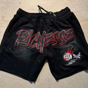 กางเกงขาสั้นผู้ชาย Richie Short Shorts ผ้าฝ้าย 100% แบบเรียบ มีเชือกผูก ปักลายพัฟฟ์ ระบายอากาศได้ดี เอวกลาง แห้งเร็ว สไตล์สตรีท - Product Image 2