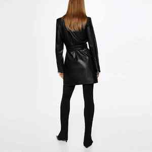 Robe midi élégante noire en similicuir végétalien à manches longues pour femme, coupe ajustée, tenue en similicuir pour soirée, bar, club - Product Image 3