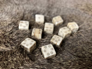 Juego de Dados de Hueso Vikingos/Medievales D6, Juego de 6 - (9/16 Pulgadas o 14-15 mm) Gruesos (Hueso, 14 mm) de PERFECT ENTERPRISES - Product Image 4