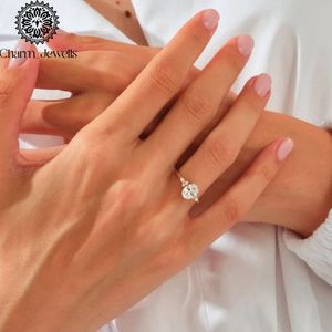 Bague de fiançailles pour femme Charm_Jewells en moissanite taille coussin, plaqué or 18 carats, sertissage classique à griffes, certifiée IGI, 3 grammes - Product Image 4