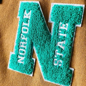 Cardigan en tricot classique 12GG, personnalisé, 100 % coton, de haute qualité, avec patch brodé style Letterman, vente en gros - Product Image 3