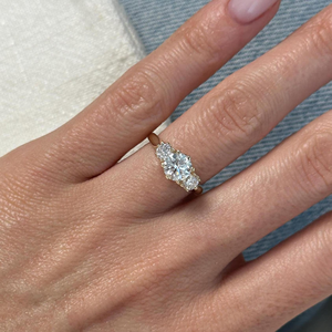 Anillo de Compromiso y Boda con Diamante Cultivado en Laboratorio, Corte Ovalado, 1.50 Quilates, Oro Amarillo de 14k, Joyería para Regalo - Product Image 4