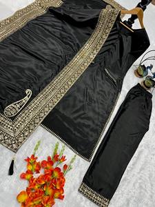 Conjunto de Salwar Kameez Negro de Lujo con Bordado para Mujer – Traje Palazzo de Diseñador con Dupatta con Trabajo Dorado Intenso - Product Image 5