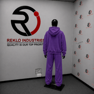 Ensemble de survêtement violet pour homme avec logo graphique sur la poitrine, sweat à capuche et pantalon de jogging assorti, style décontracté streetwear sport - Product Image 4