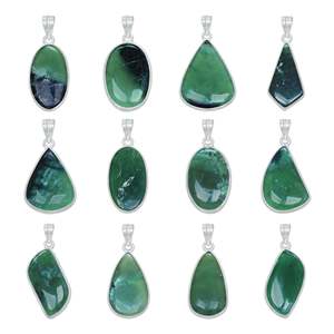 Colgantes y collares de moda para unisex con gemas de jade nefrita en forma de colgante de latón plateado al mejor precio. - Product Image 1