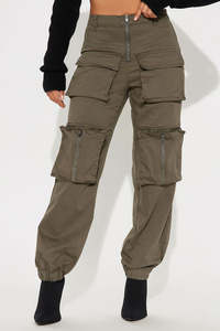 กางเกงคาร์โก้สีกากีทรงสลิมฟิตสำหรับผู้หญิง แบรนด์ส่วนตัว พร้อมกระเป๋าอเนกประสงค์ แฟชั่นกางเกงขายาว ผู้ผลิตกางเกงผู้ชาย - Product Image 2