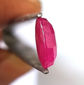 Pierre précieuse naturelle en rubis africain de 4,30 carats, taille ovale, facettée, non montée - Product Image 5