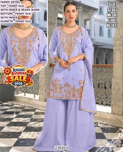 Blusa Étnica Tradicional para Mujer, Modelo Emerald Royale, con Lentejuelas Negras, Bordado Bandhani en Seda, Top Corto, Mangas Acampanadas y Falda en Capas - Product Image 2
