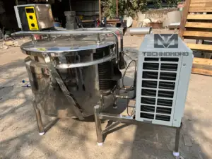 印度优质散装牛奶冷却器 (300 LTR) 单隔间 (垂直形状)
