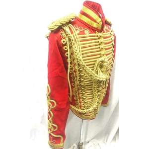 Chaqueta Roja de Húsar para Hombre: Traje de Estilo Militar Ceremonial con Accesorios - Product Image 2