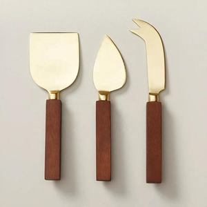 Ensemble d'épandeurs de fromage uniques Épandeur de fromage à poignée en forme de souris plaqué or personnel avec lame plaquée argent - Product Image 4