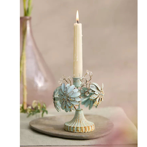 Candelabro Rectangular de Metal con Diseño Floral, Bandeja Decorativa para Velas Cónicas, Esmalte Blanco - Product Image 2